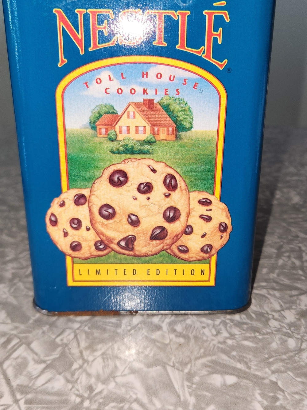 NEST Fragrances Blue Tin with Cookie Artwork